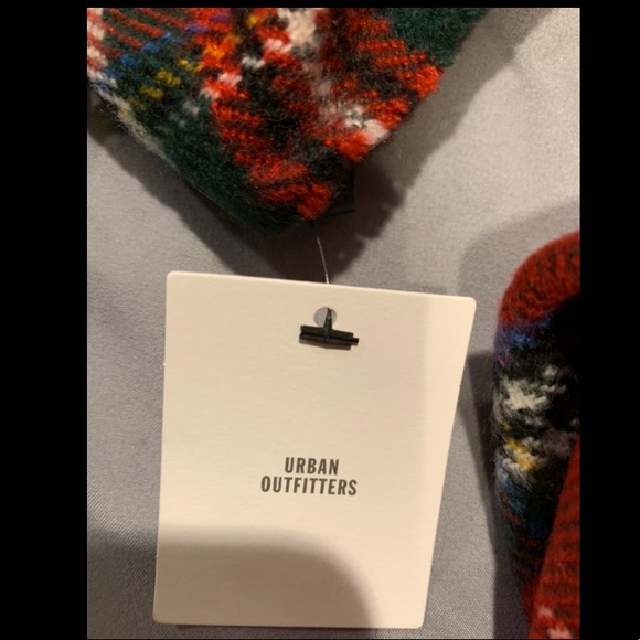 Extremely Soft UO Scarf! - Picture 4 of 5